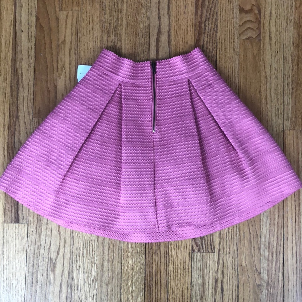✨SALE!✨Structured Spring Skirt - Picture 3 of 5